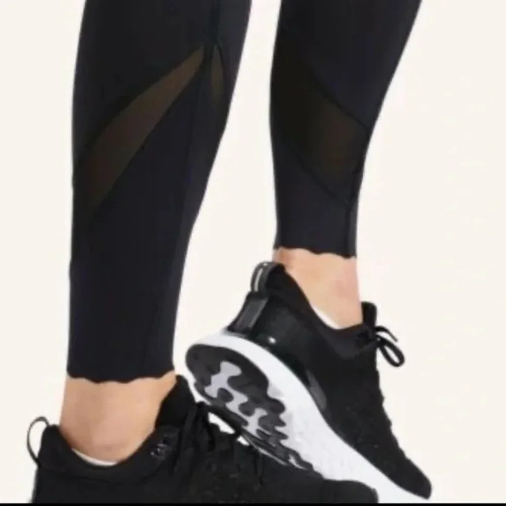 Peloton Move Scalloped Hem High Rise Leggings Black-sz Small - Picture 3 of 12